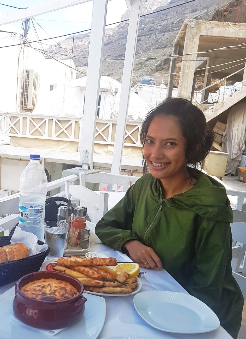 lunch ferry terminal - how to travel in Santorini on a budget itinerary