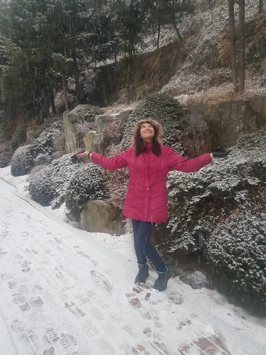 Dancing in snow | Ummi Goes Where?