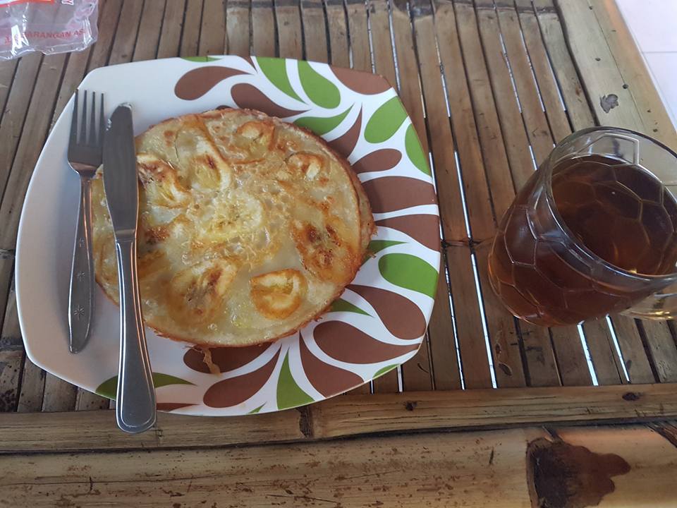 Climbing Mount Rinjani - breakfast